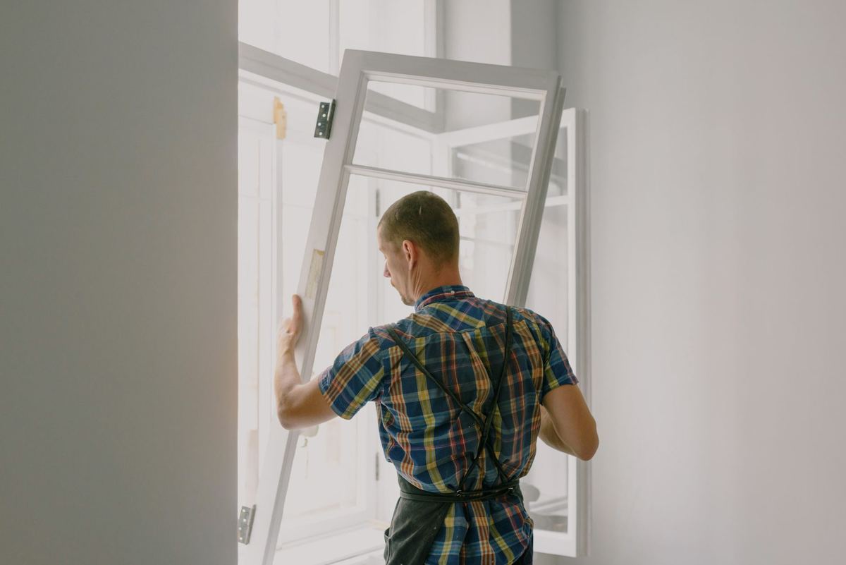 Vitrier au travail — site internet vitrier